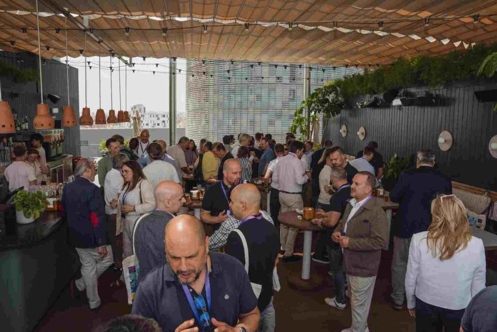 Almuerzo de networking en la terraza Tope del hotel en el Evento Canal SME.