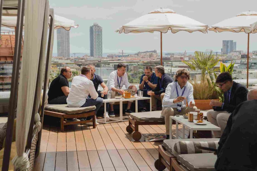 Almuerzo de networking en la terraza Tope del hotel en el Evento Canal SME.